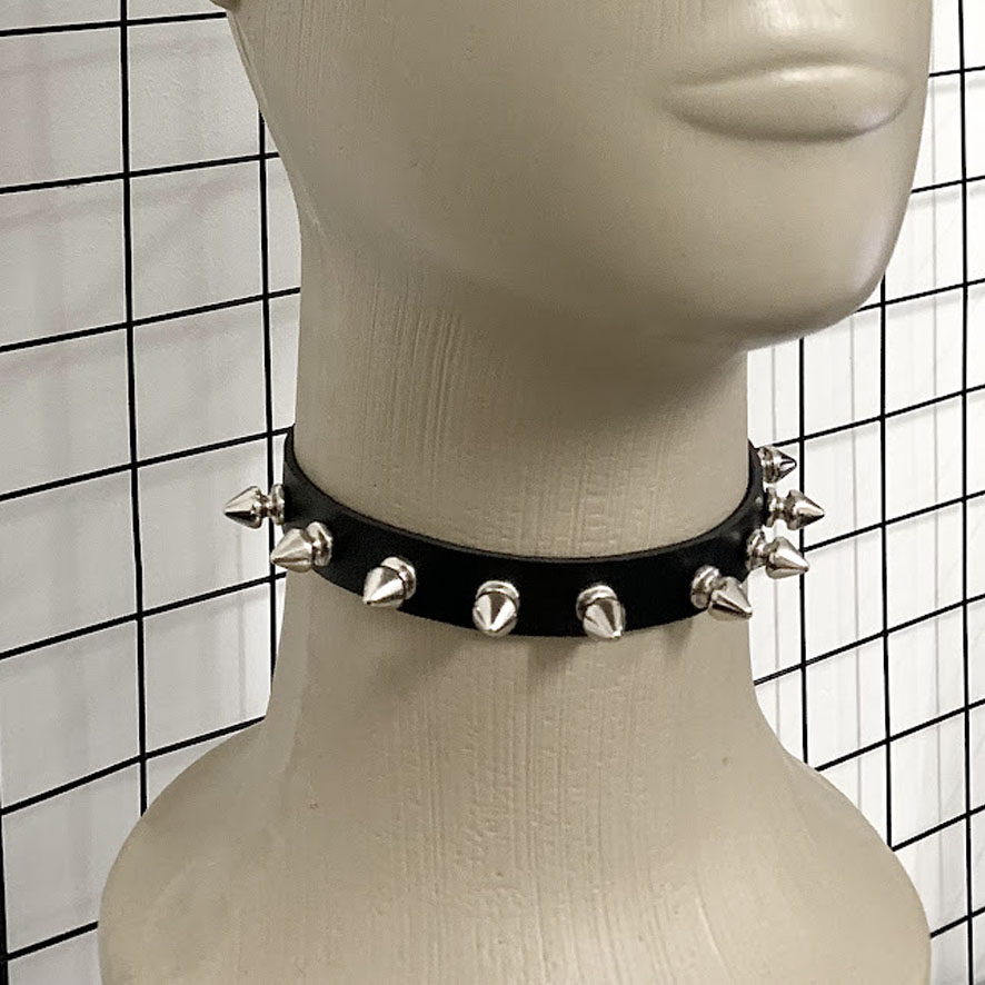 Chocker de Couro Spikes 