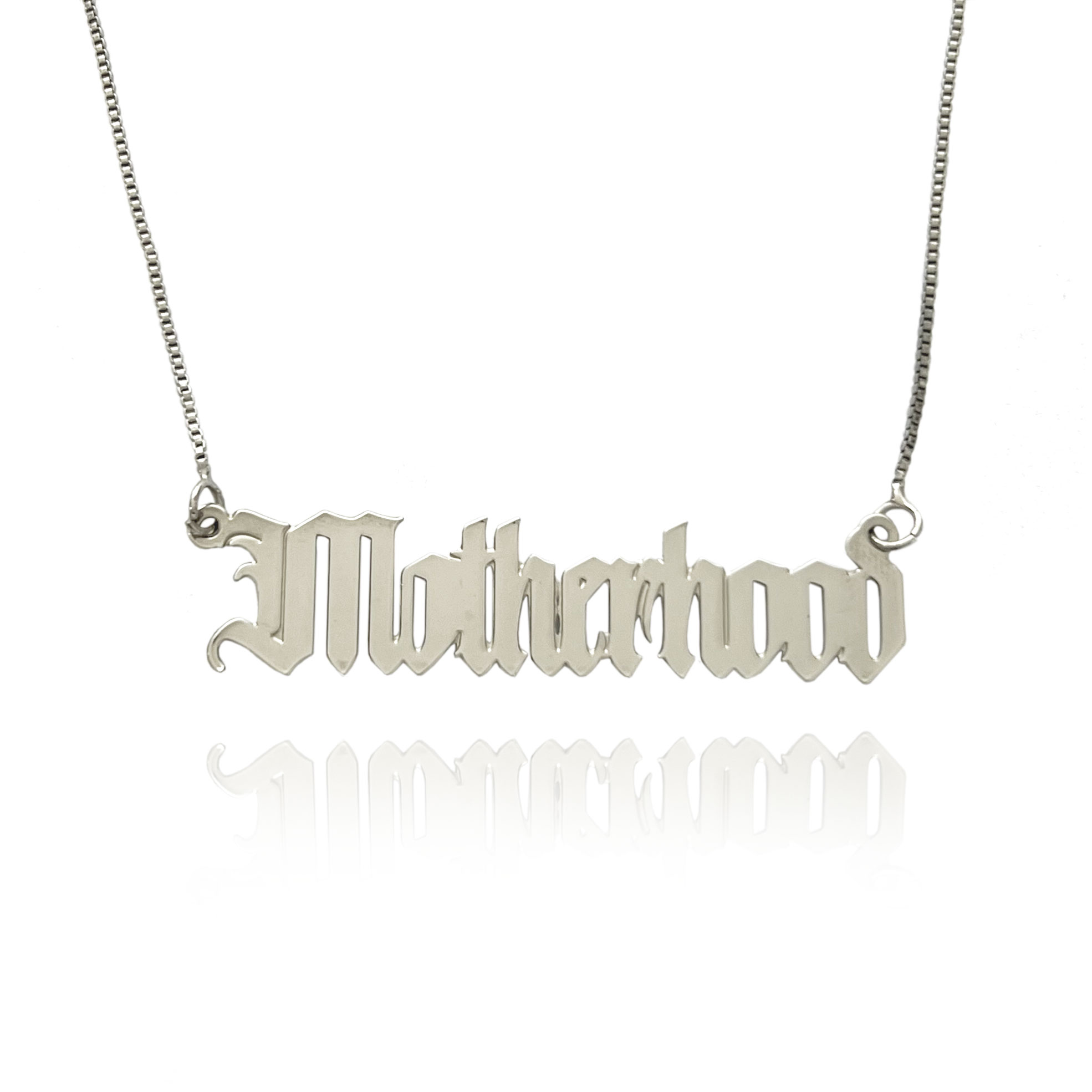Colar MOTHERHOOD com Letra Gótica 